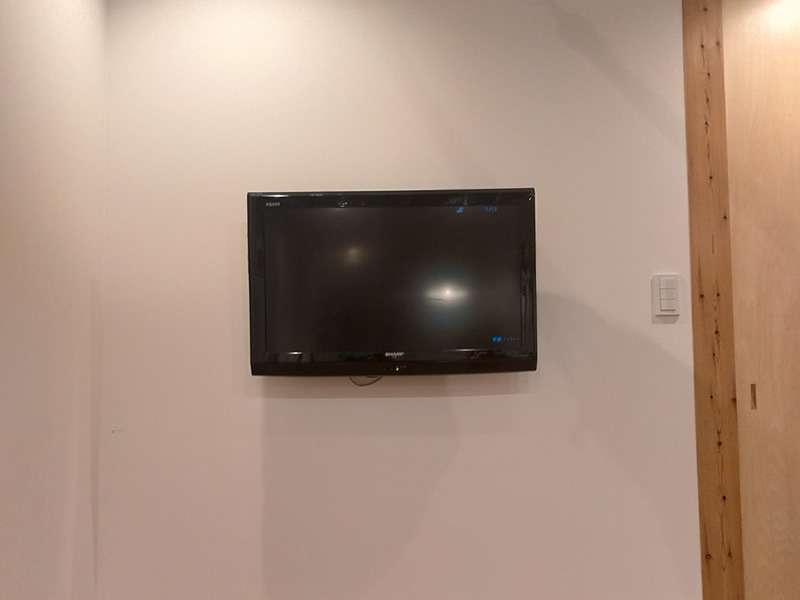 壁掛けテレビ