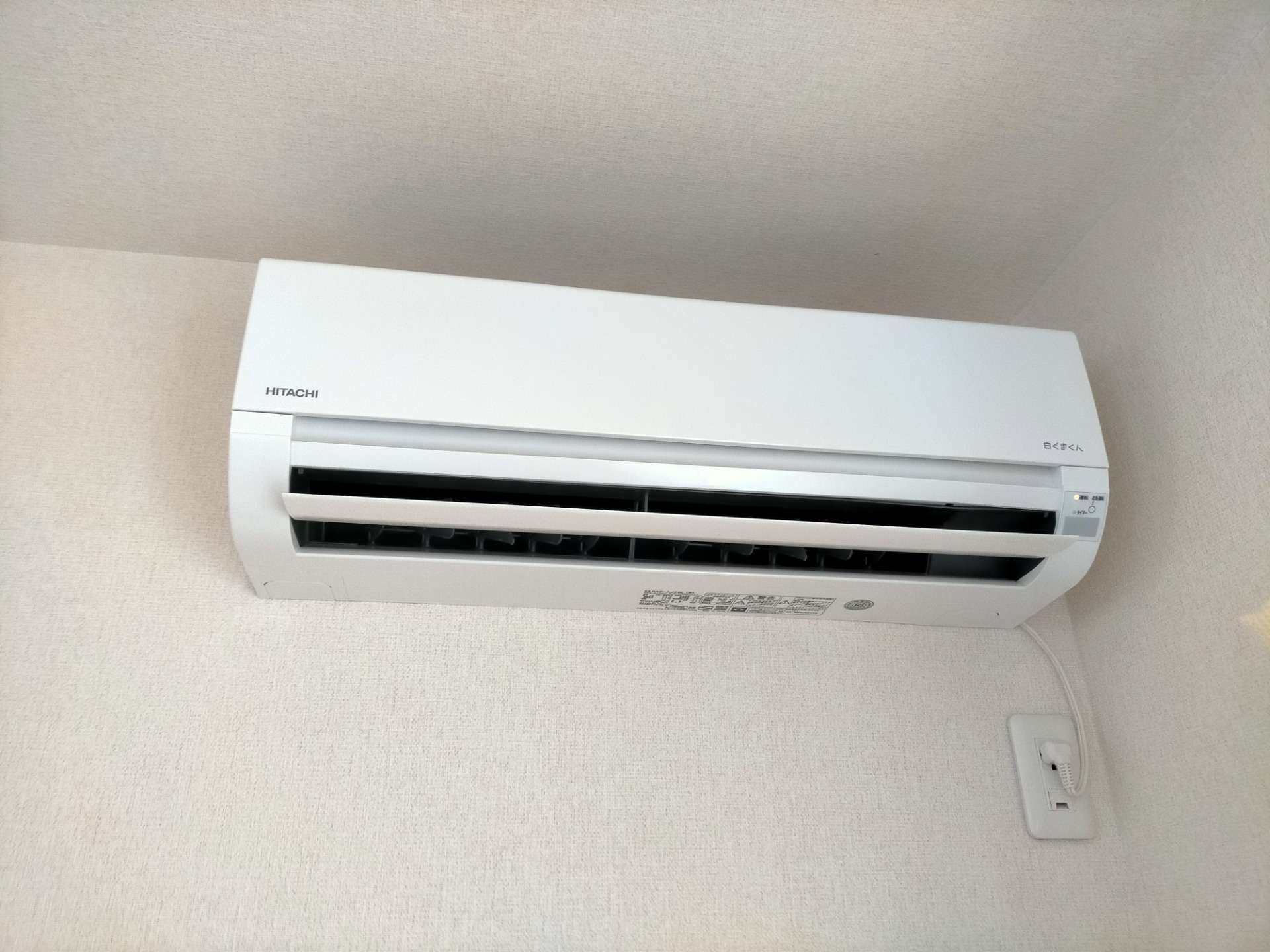 彦根市で新規エアコン取付工事依頼をいただきました。
