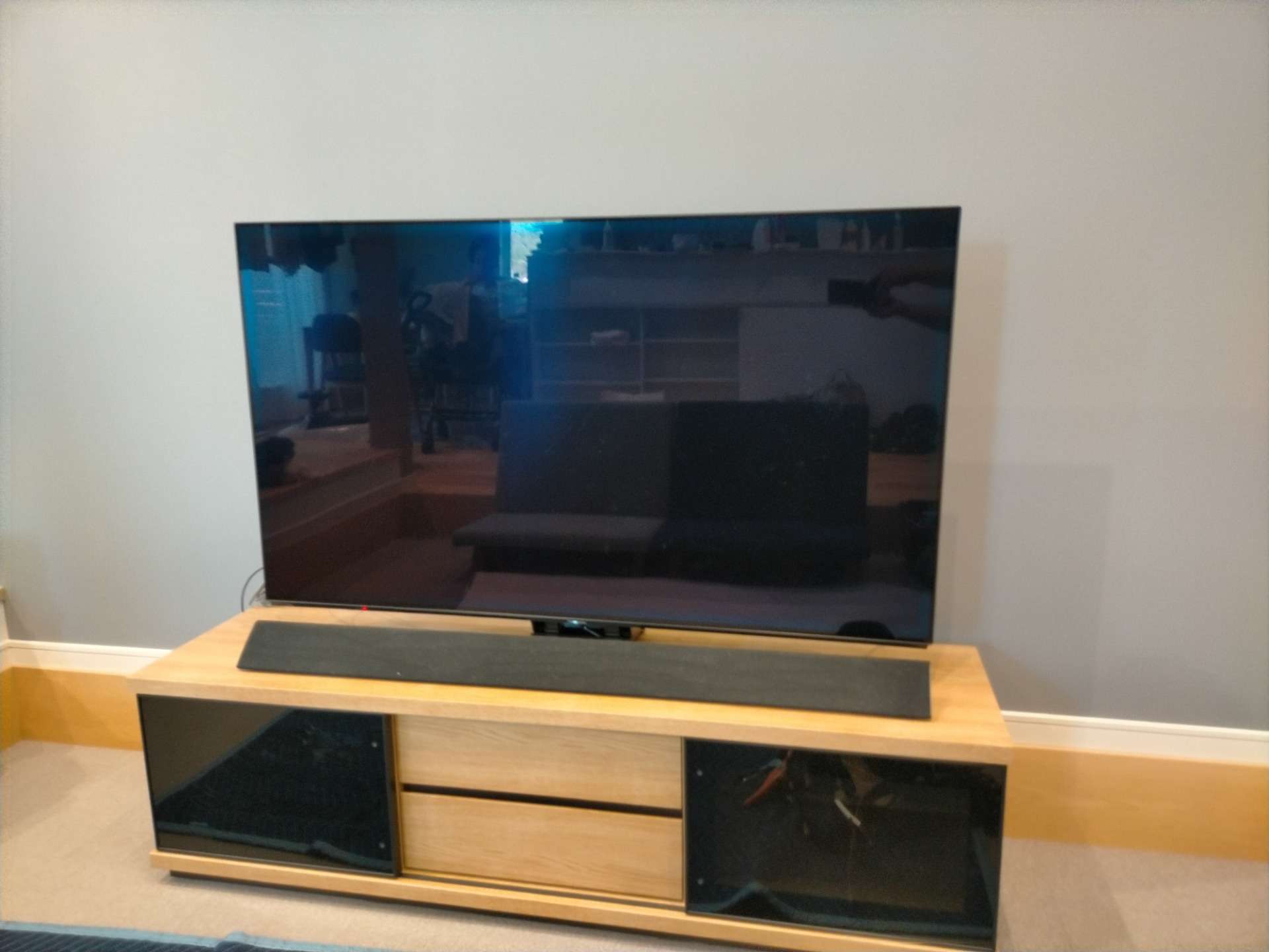 米原市で壁掛けテレビの設置依頼をいただきました