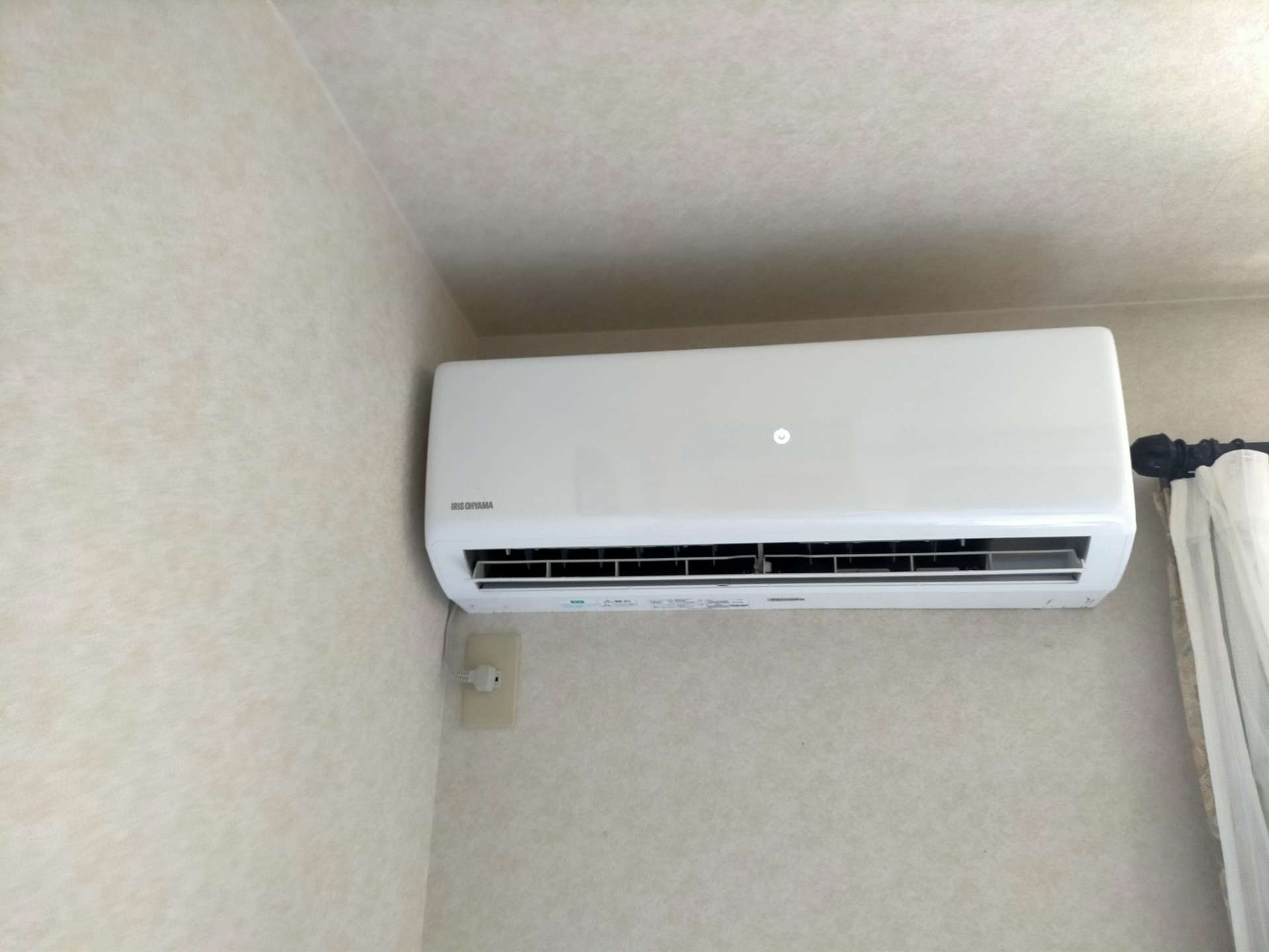 彦根市でエアコン取外し取付工事の依頼をいただきました。